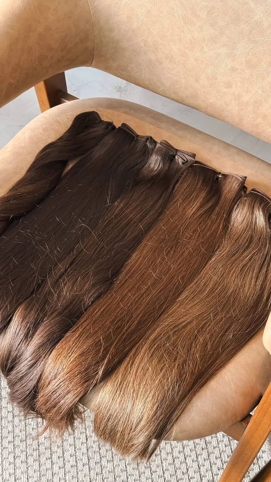 Mechas de fios naturais em vários tons para extensão